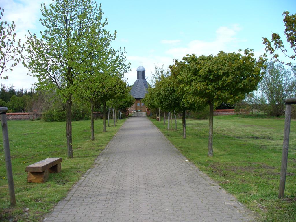 Pension Am Deich Kroslin Экстерьер фото