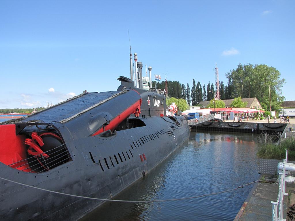 Pension Am Deich Kroslin Экстерьер фото